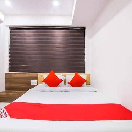 OYO Flagship 47564 Hotel Gallops Sarkhej Exterior foto