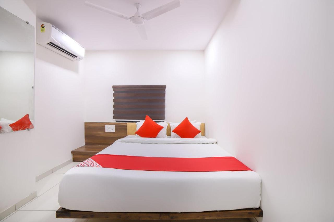 OYO Flagship 47564 Hotel Gallops Sarkhej Exterior foto